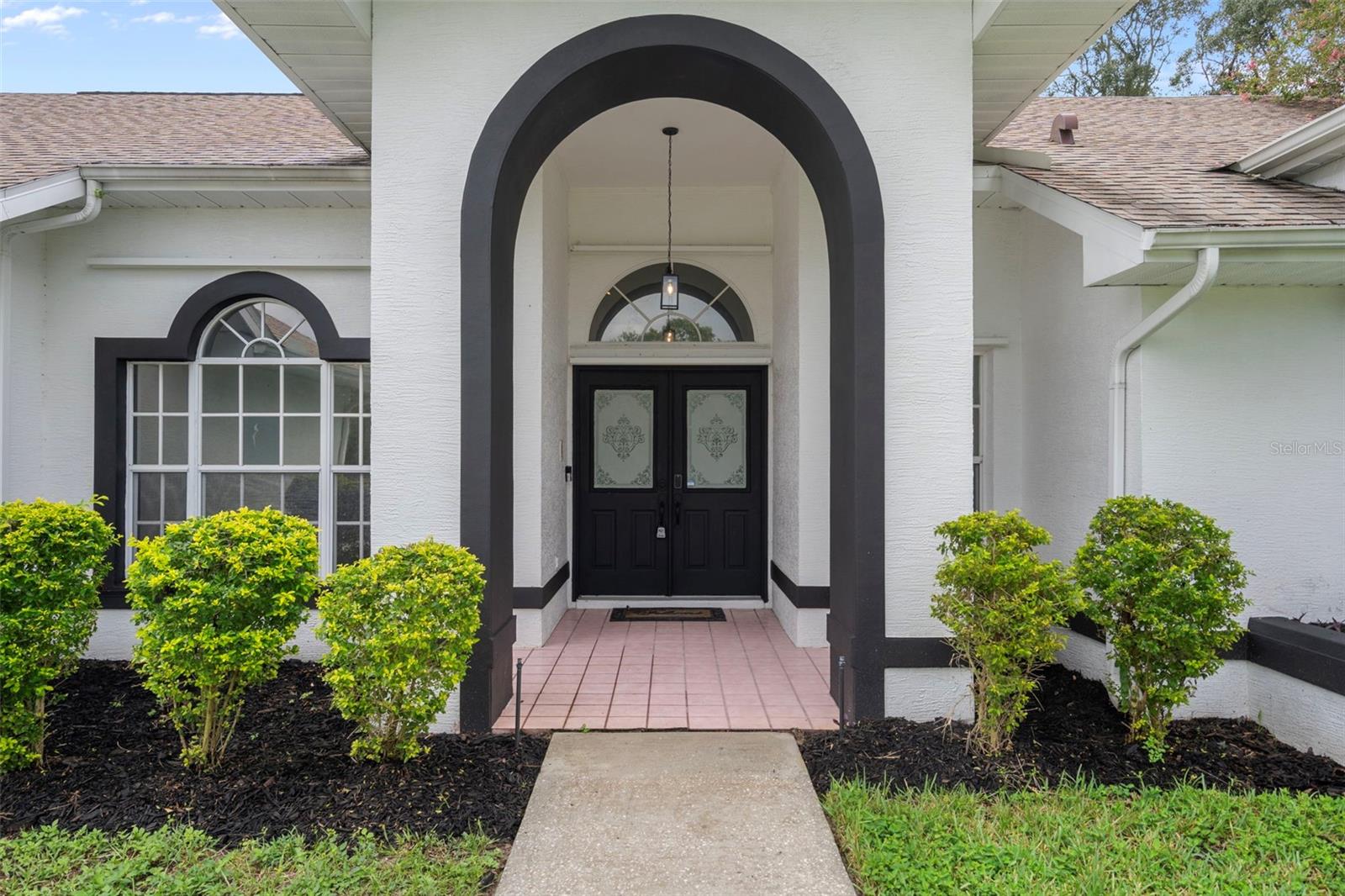 Listing photo id 3 for 201 Oak Lake Drive