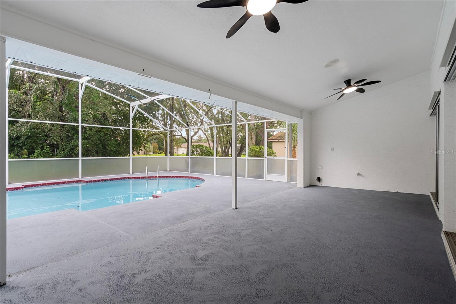 Listing photo id 49 for 201 Oak Lake Drive