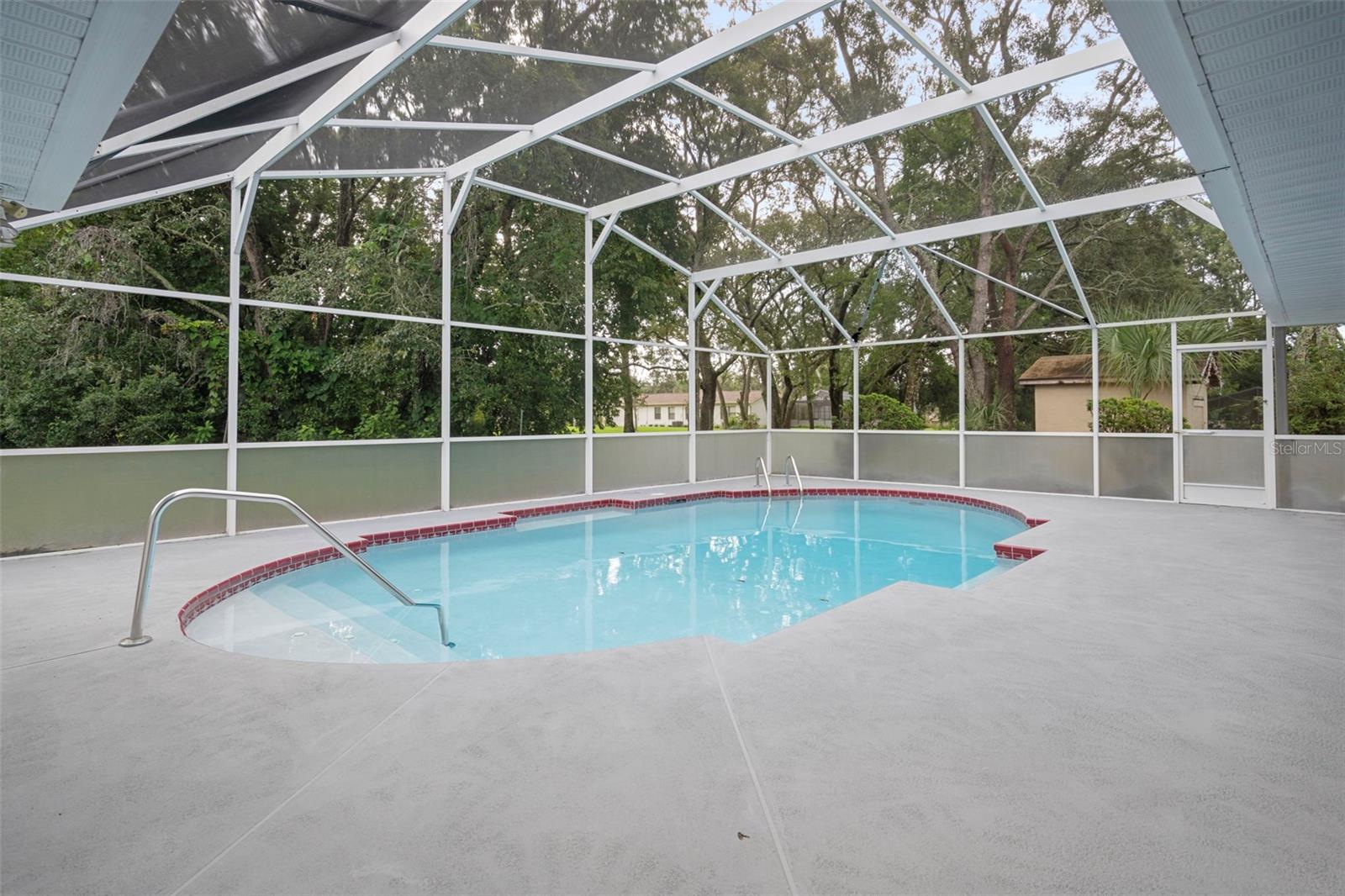 Listing photo id 50 for 201 Oak Lake Drive