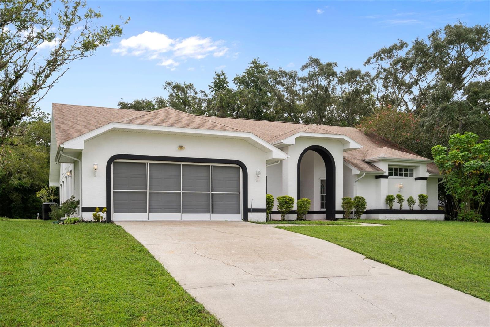 Listing photo id 52 for 201 Oak Lake Drive
