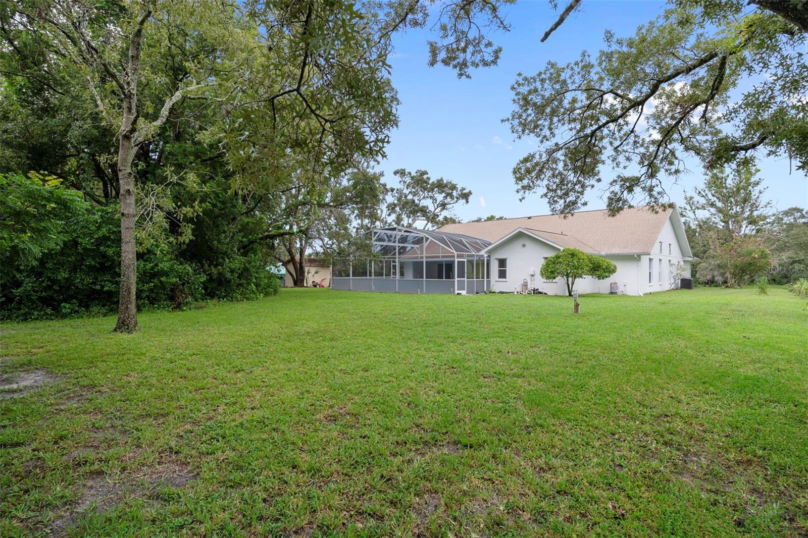 Listing photo id 56 for 201 Oak Lake Drive