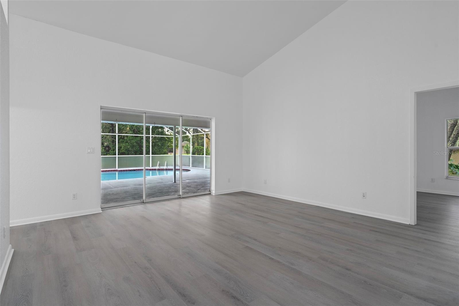 Listing photo id 5 for 201 Oak Lake Drive