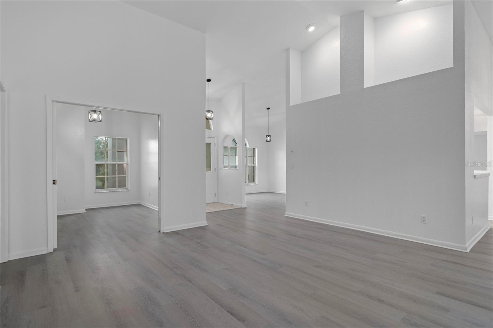 Listing photo id 7 for 201 Oak Lake Drive