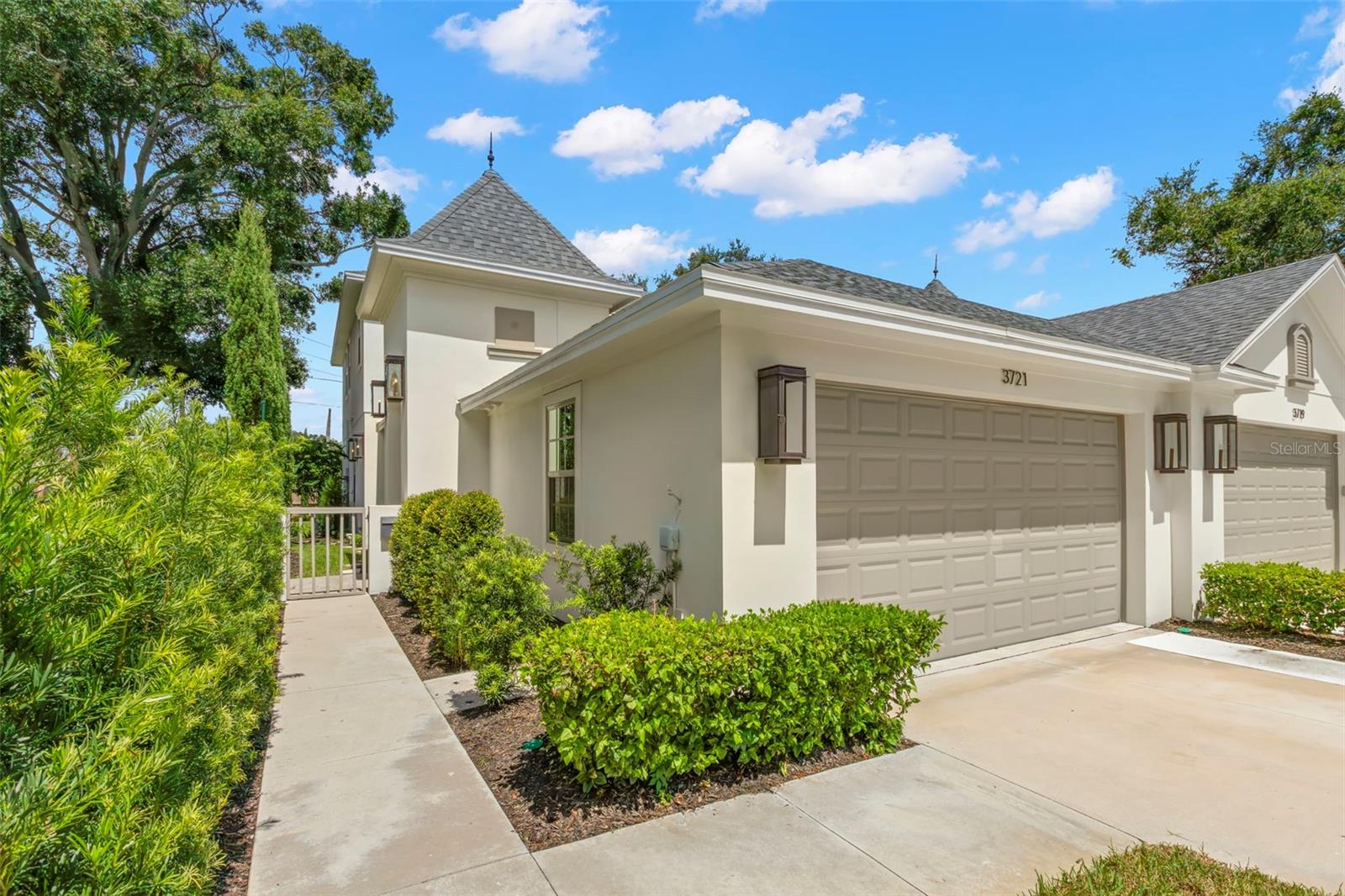 Listing photo id 0 for 3721 Iris Street N