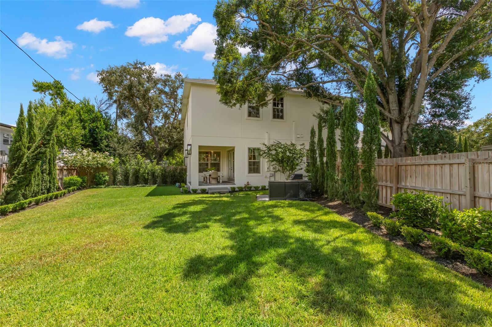 Listing photo id 25 for 3721 Iris Street N