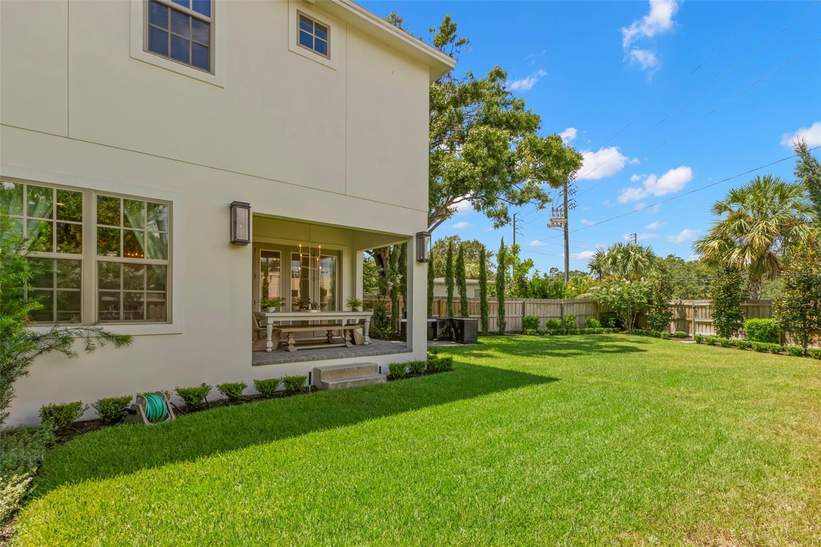 Listing photo id 26 for 3721 Iris Street N