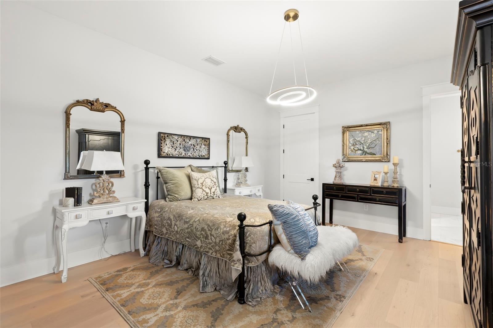 Listing photo id 29 for 3721 Iris Street N
