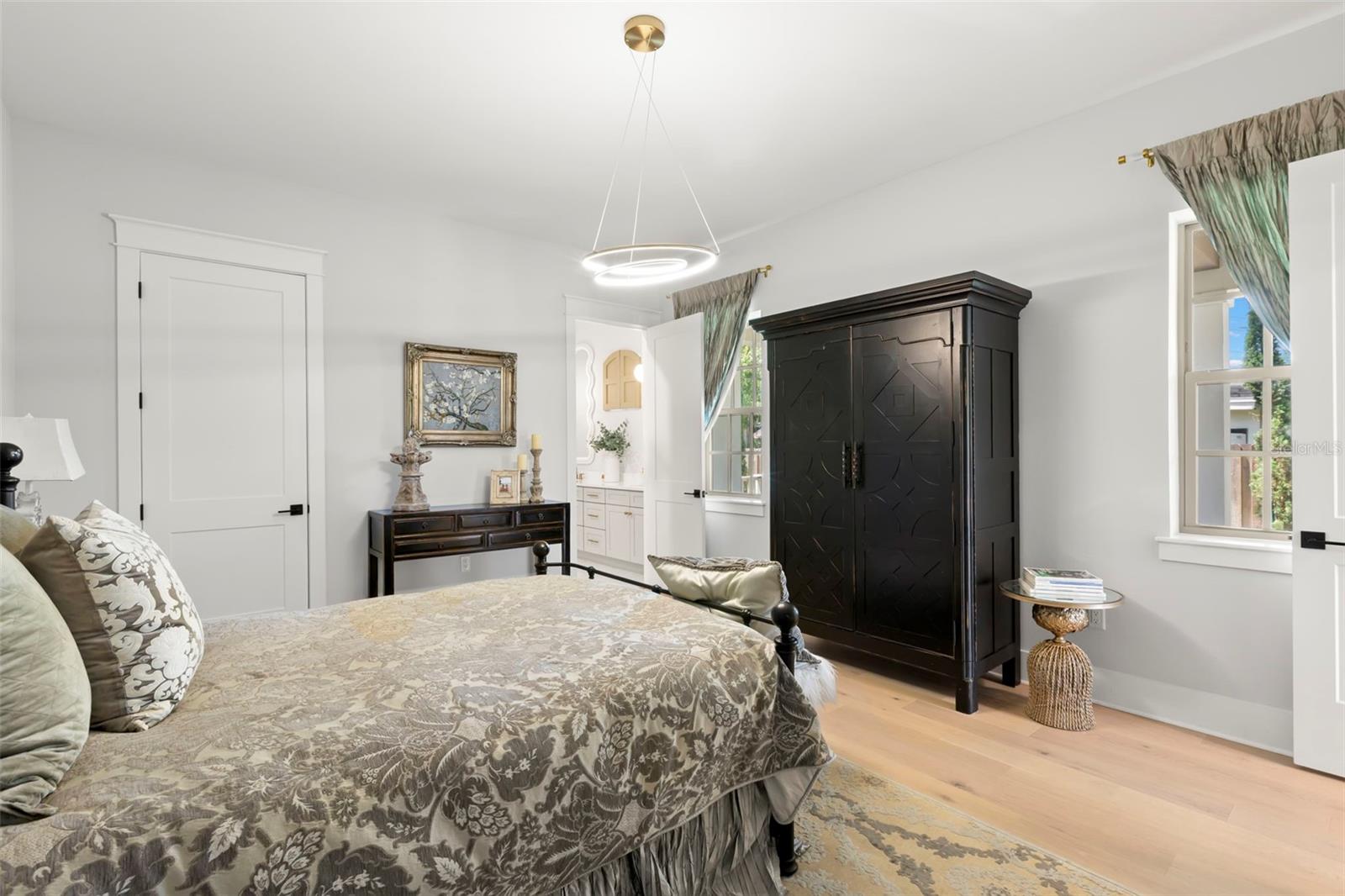 Listing photo id 30 for 3721 Iris Street N