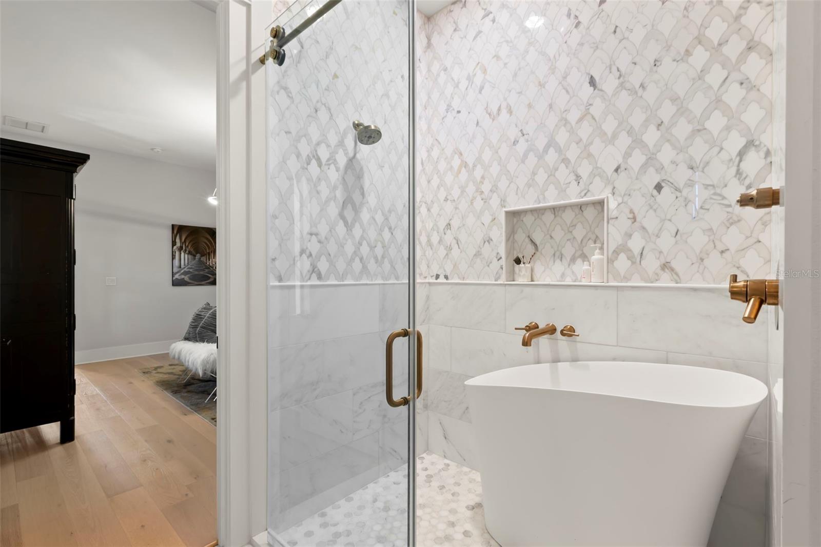 Listing photo id 33 for 3721 Iris Street N