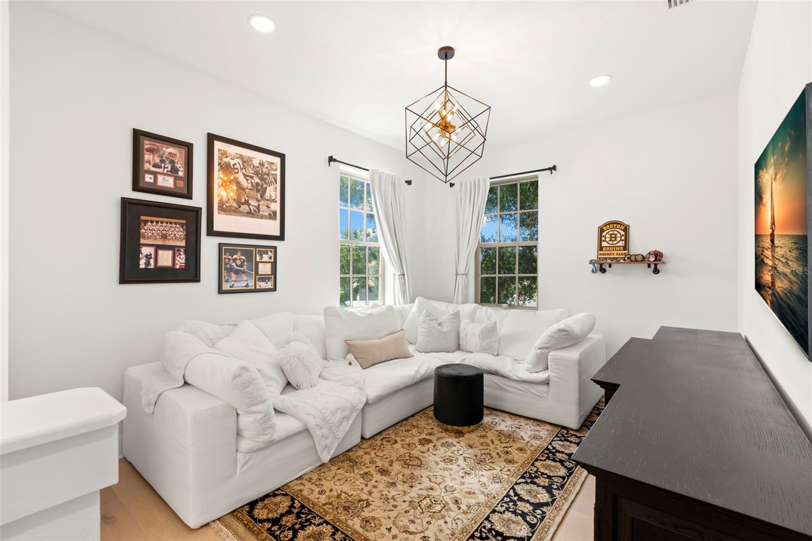 Listing photo id 38 for 3721 Iris Street N
