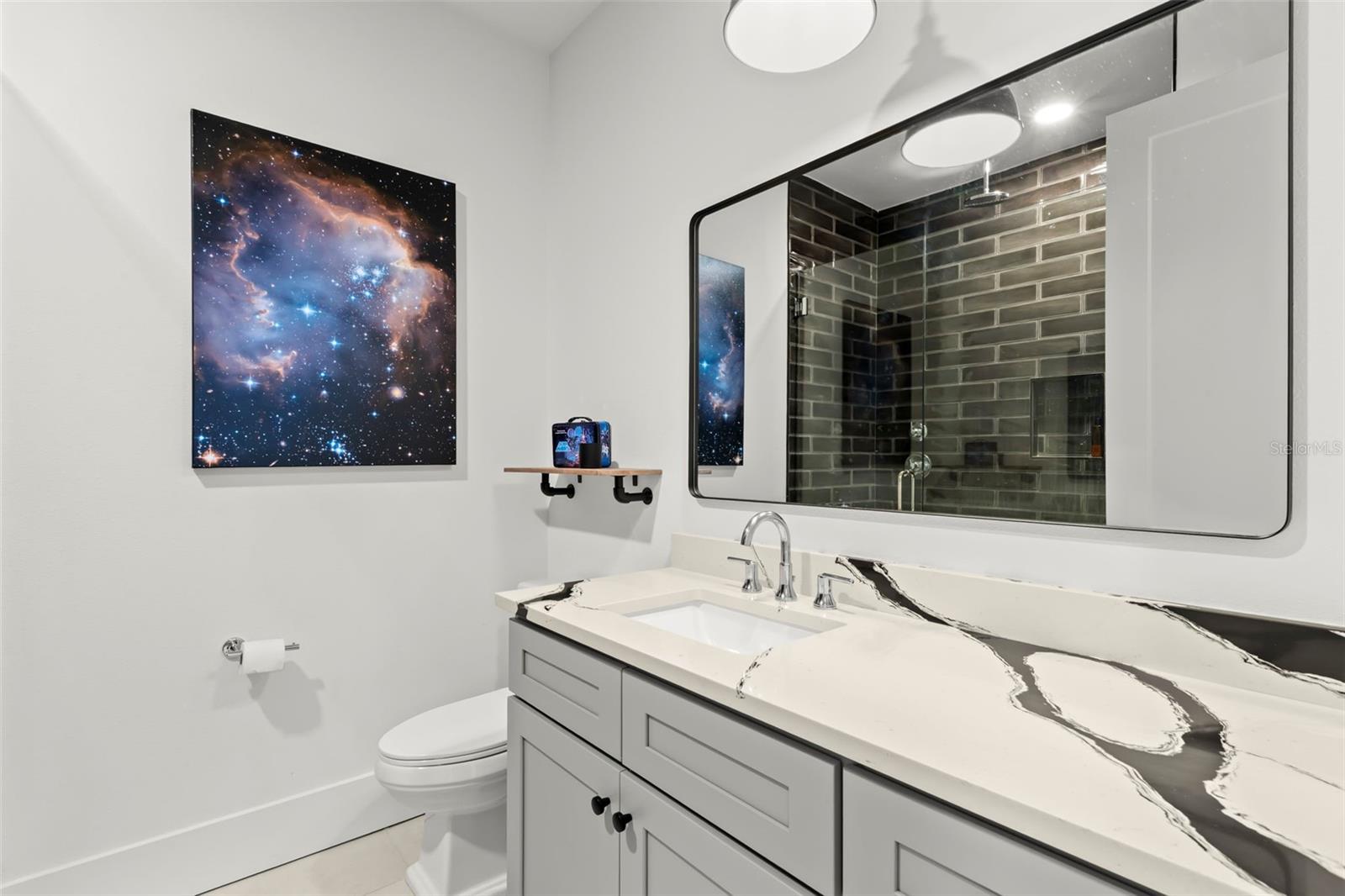 Listing photo id 43 for 3721 Iris Street N