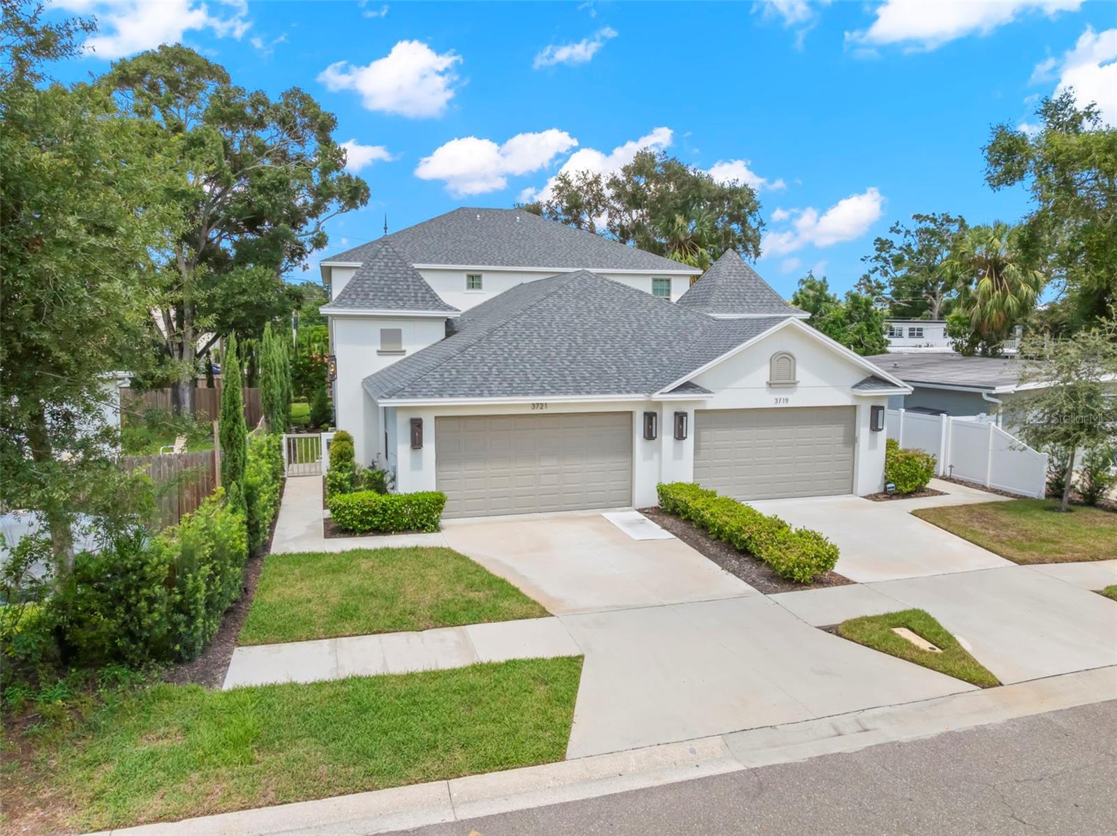 Listing photo id 49 for 3721 Iris Street N