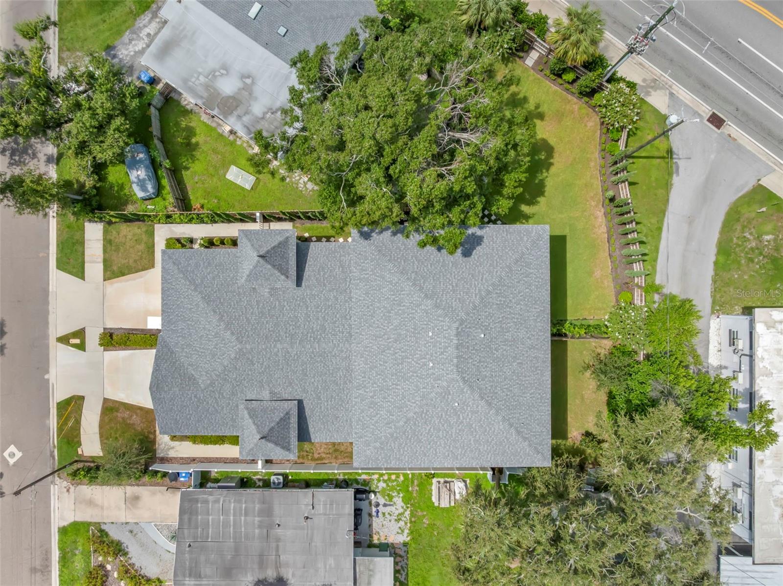 Listing photo id 50 for 3721 Iris Street N