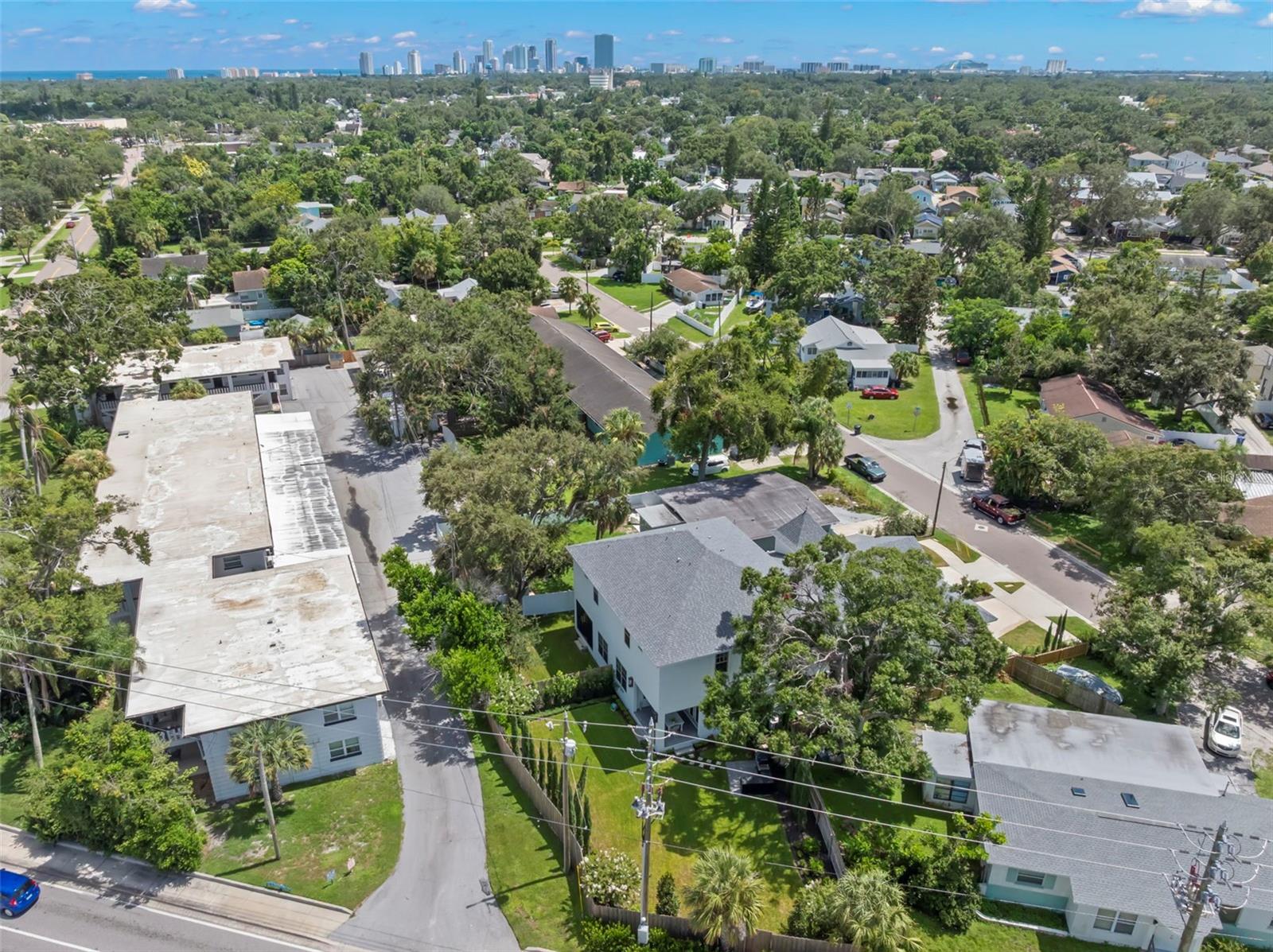 Listing photo id 53 for 3721 Iris Street N