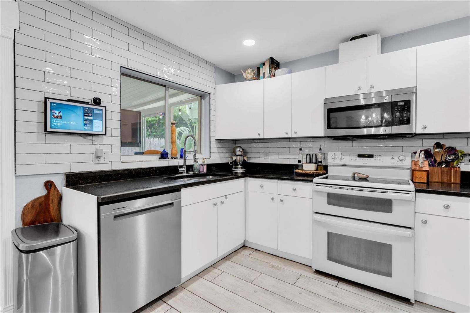Image 5 of 32 For 7802 Bristol Court N