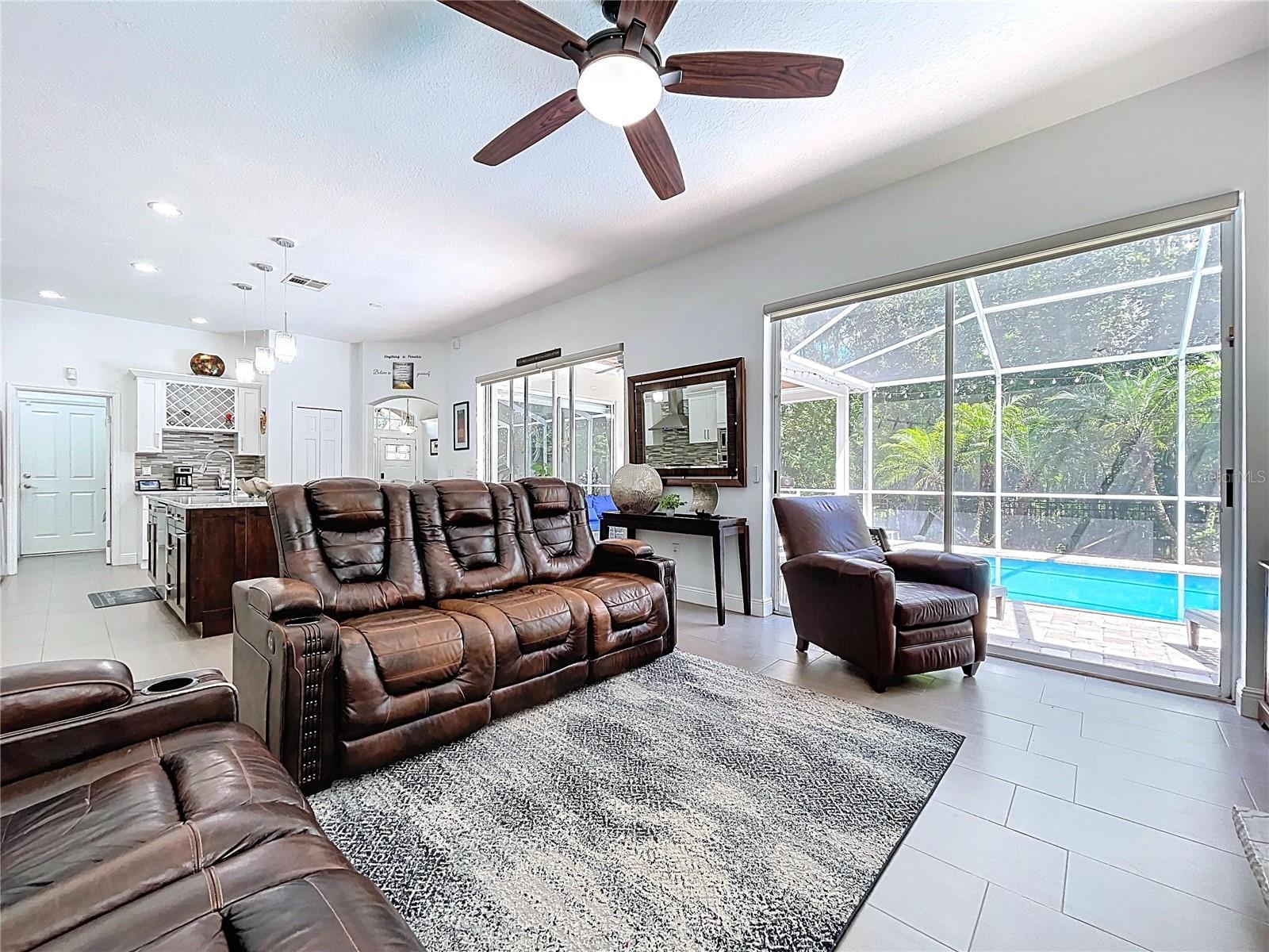 Listing photo id 14 for 10615 Chambers Drive