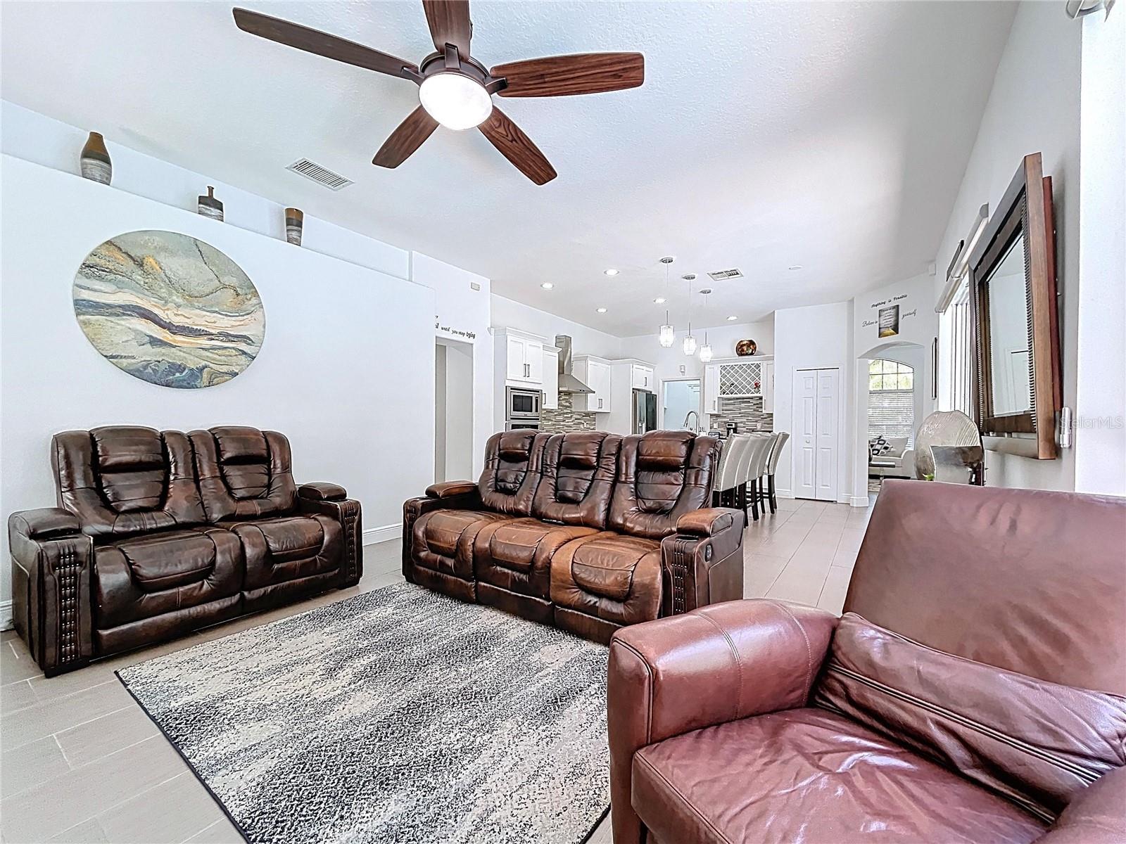 Listing photo id 15 for 10615 Chambers Drive