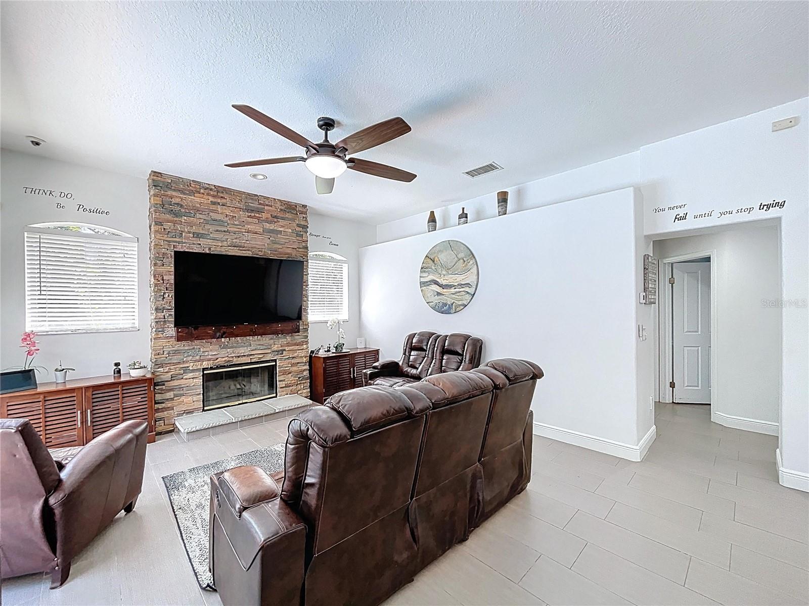 Listing photo id 16 for 10615 Chambers Drive