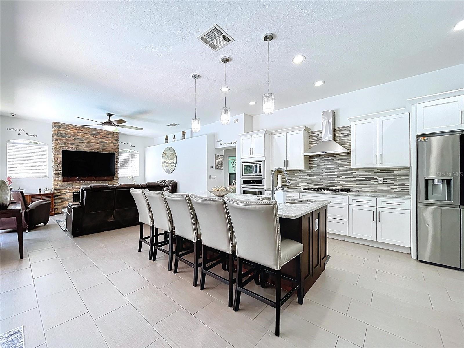Listing photo id 0 for 10615 Chambers Drive