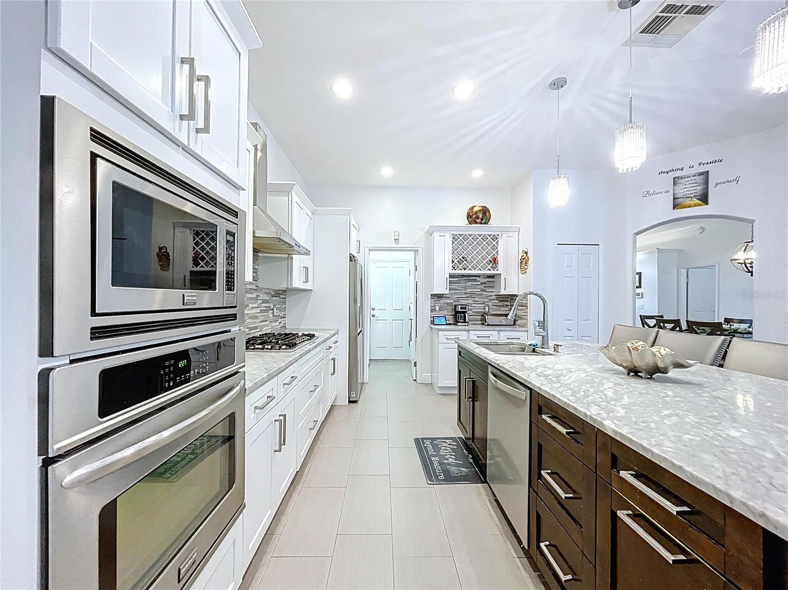 Listing photo id 24 for 10615 Chambers Drive