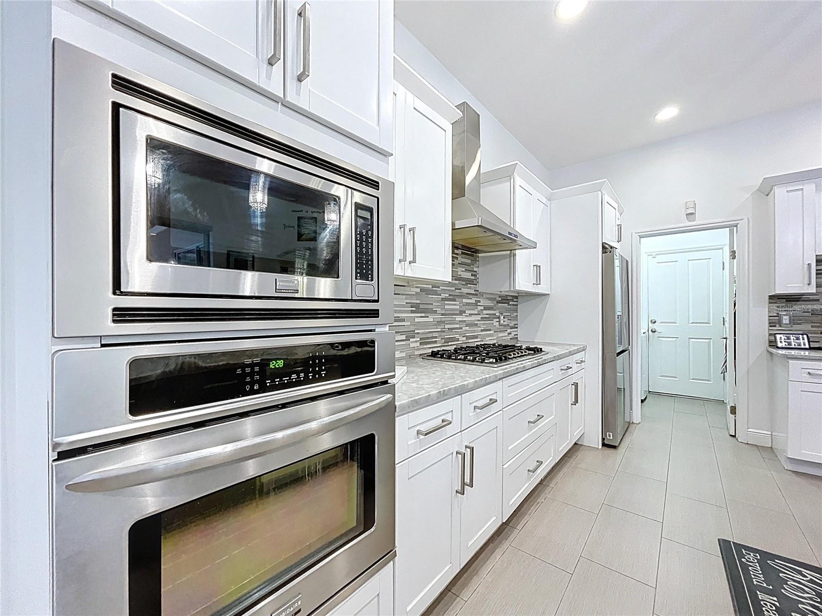 Listing photo id 28 for 10615 Chambers Drive