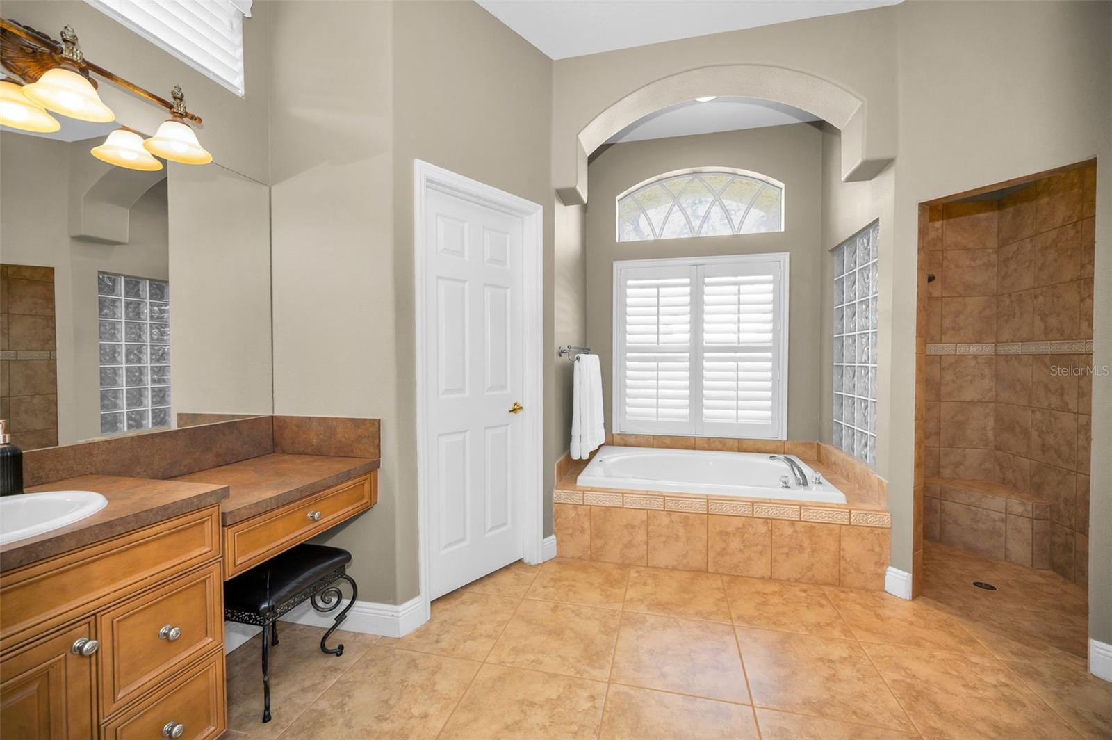 Listing photo id 16 for 1400 Lake Polo Drive