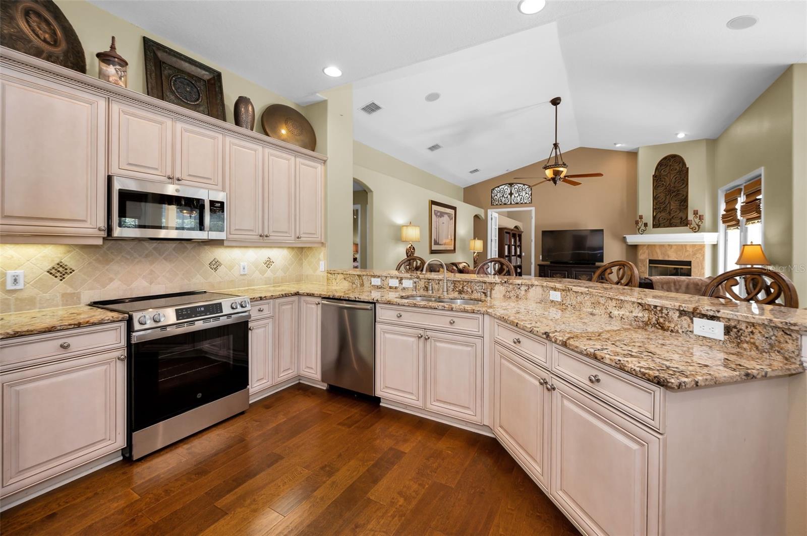 Listing photo id 6 for 1400 Lake Polo Drive