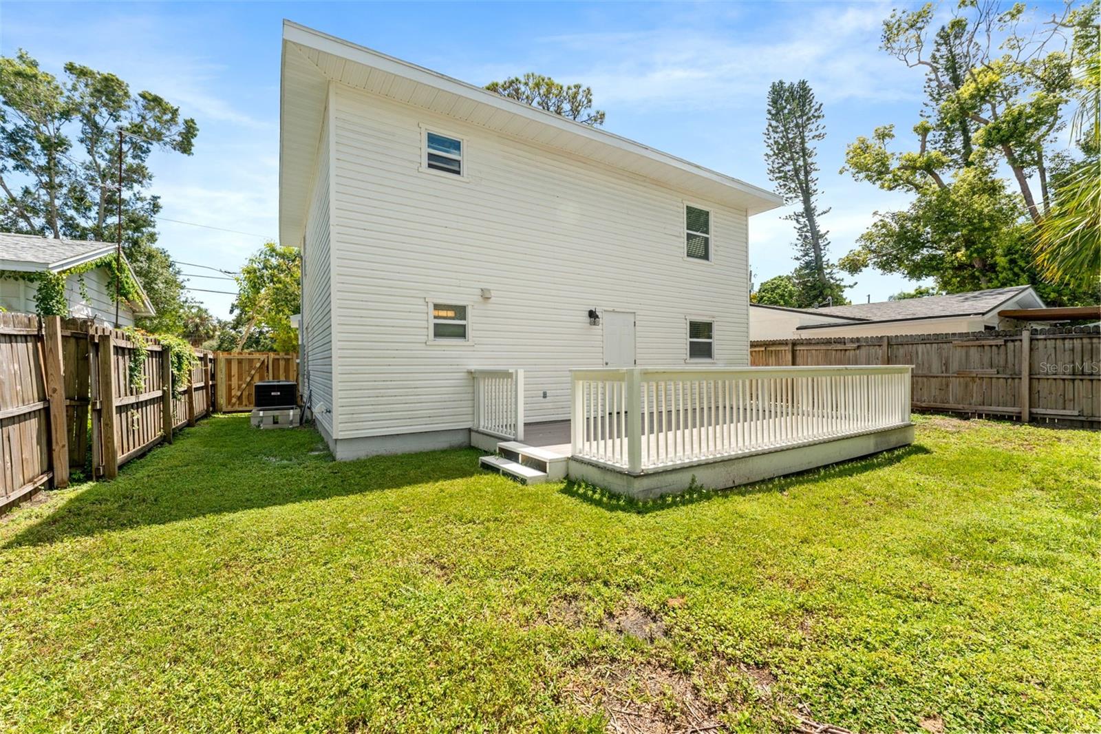Image 21 of 34 For 5105 Tangerine Avenue S