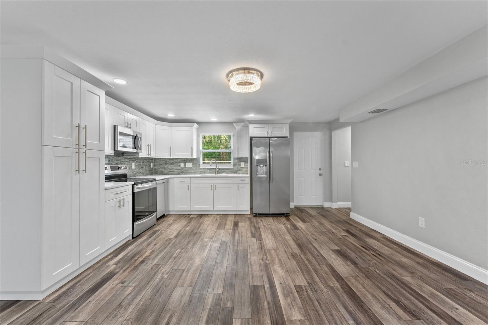 Image 3 of 34 For 5105 Tangerine Avenue S