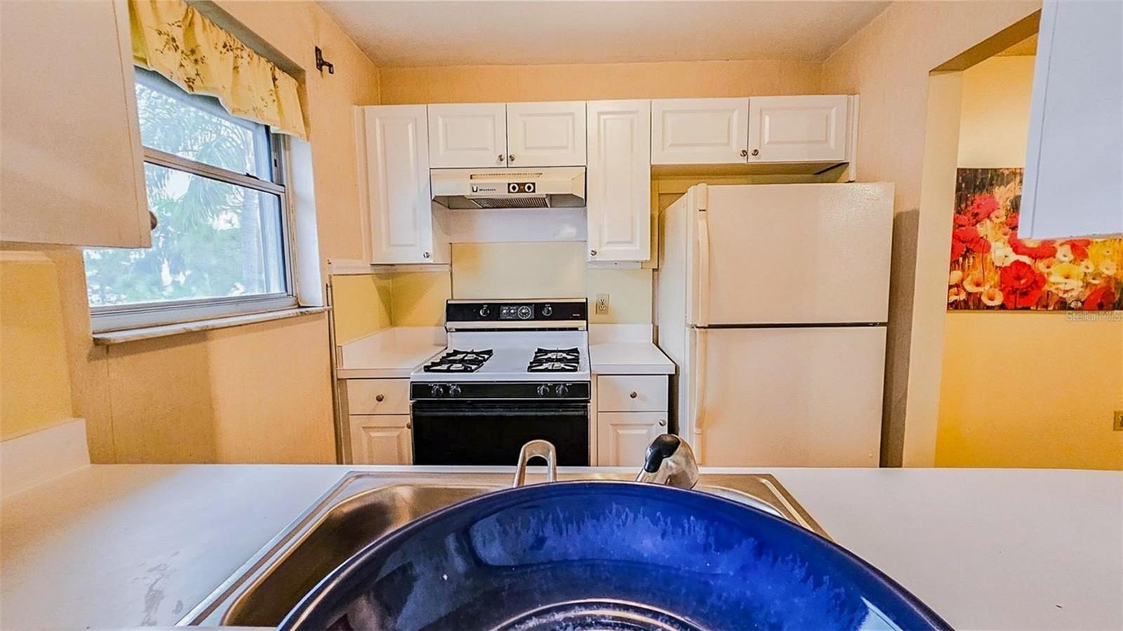 Image 8 of 72 For 5660 80th Street N A303