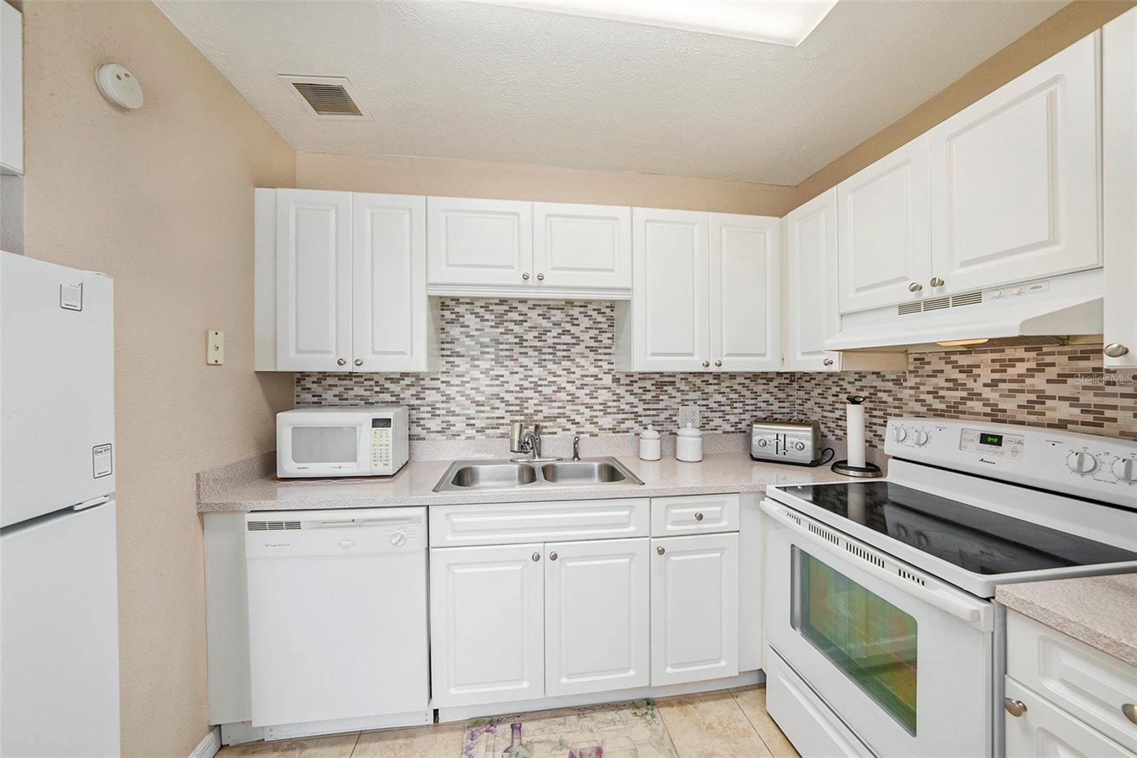 Image 6 of 30 For 13693 Orange Sunset Drive 203