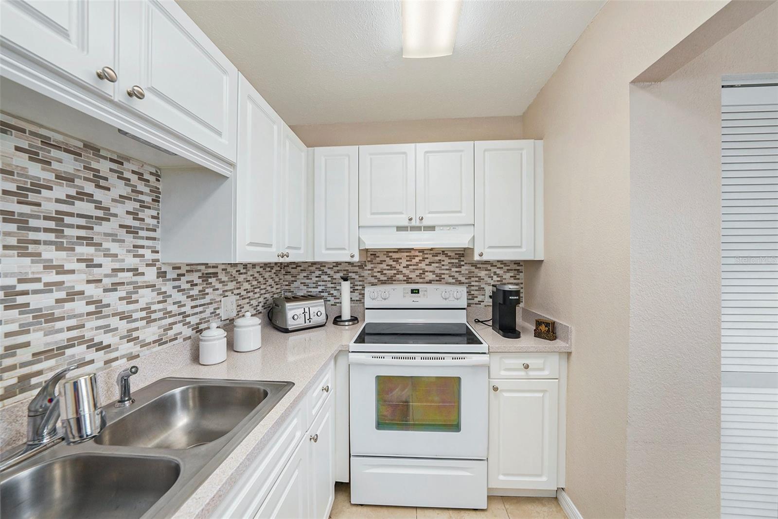 Image 7 of 30 For 13693 Orange Sunset Drive 203