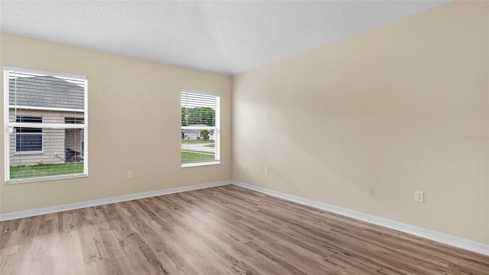 Image 11 of 27 For 12923 Fieldmoor Court