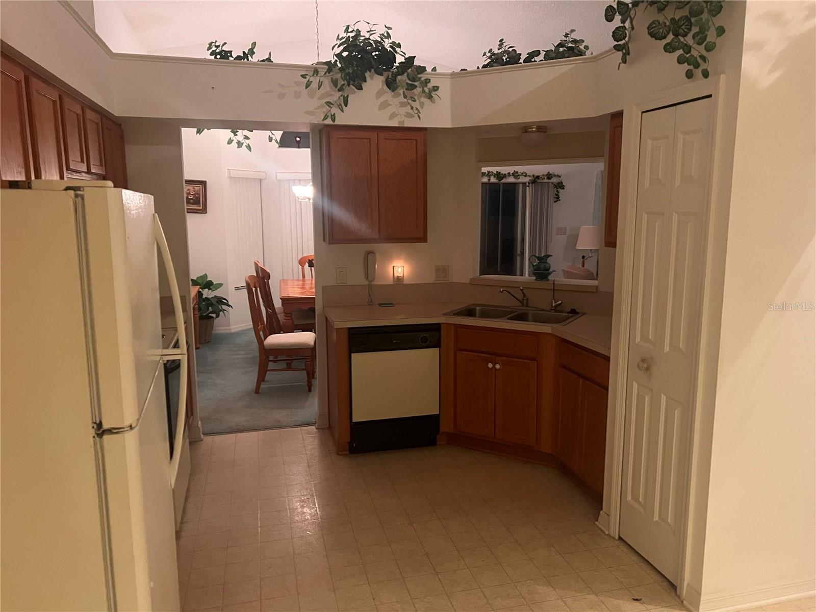 Image 4 of 19 For 25447 Crestwater Drive