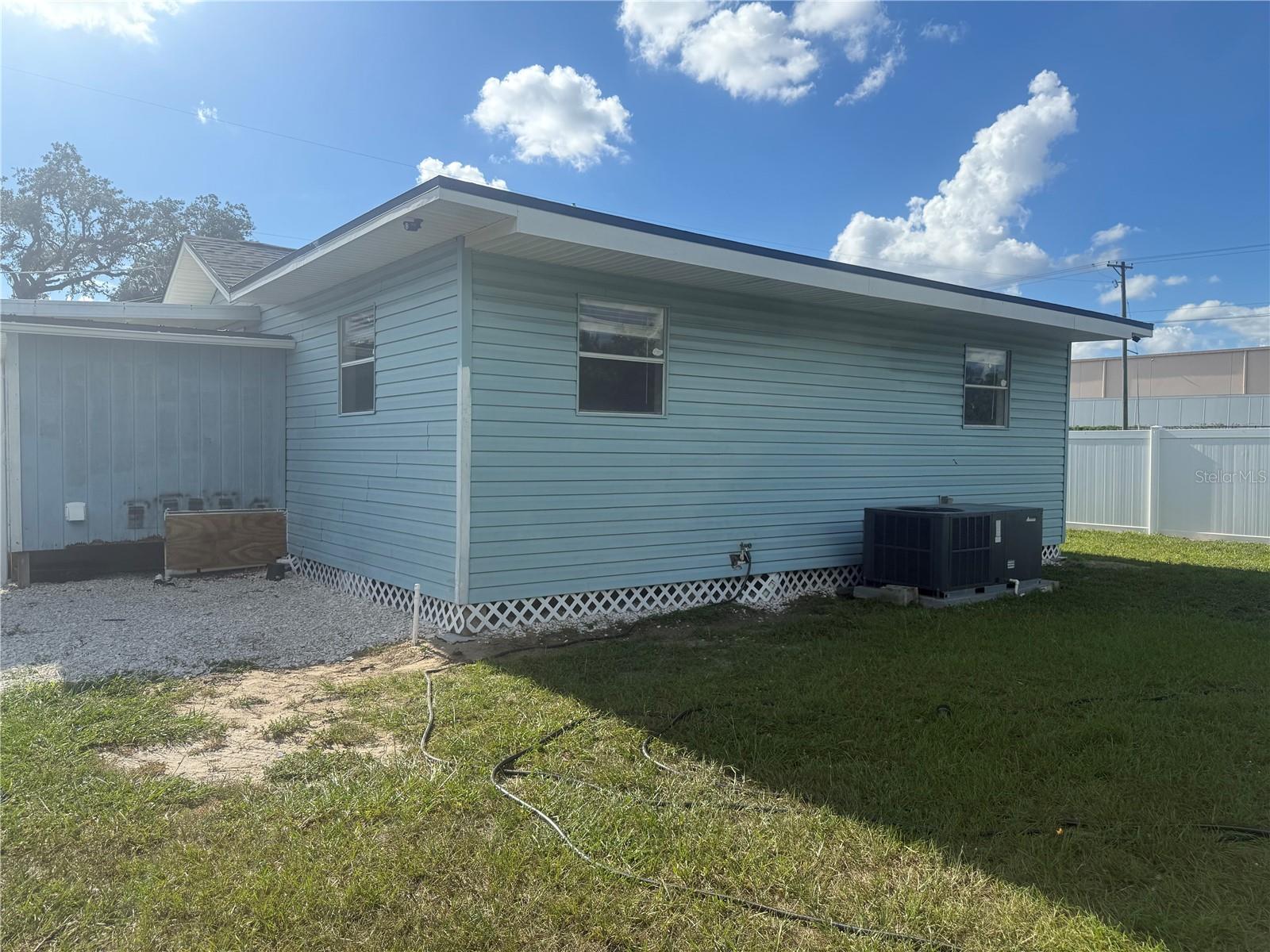 Image 3 of 10 For 3823 Garrison Street
