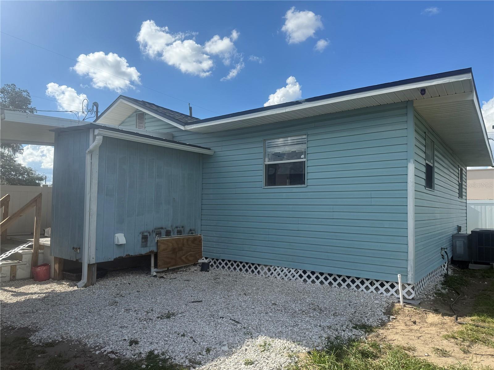 Image 4 of 10 For 3823 Garrison Street