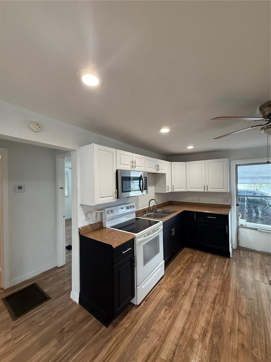 Image 7 of 10 For 3823 Garrison Street