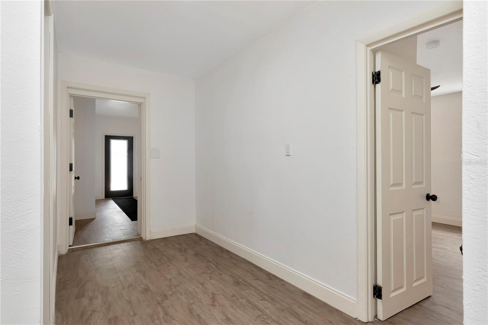 Image 17 of 43 For 2714 36th Avenue N