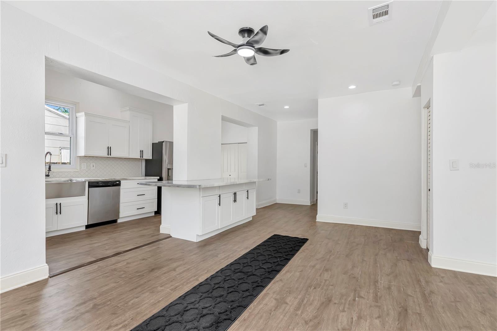 Image 4 of 43 For 2714 36th Avenue N