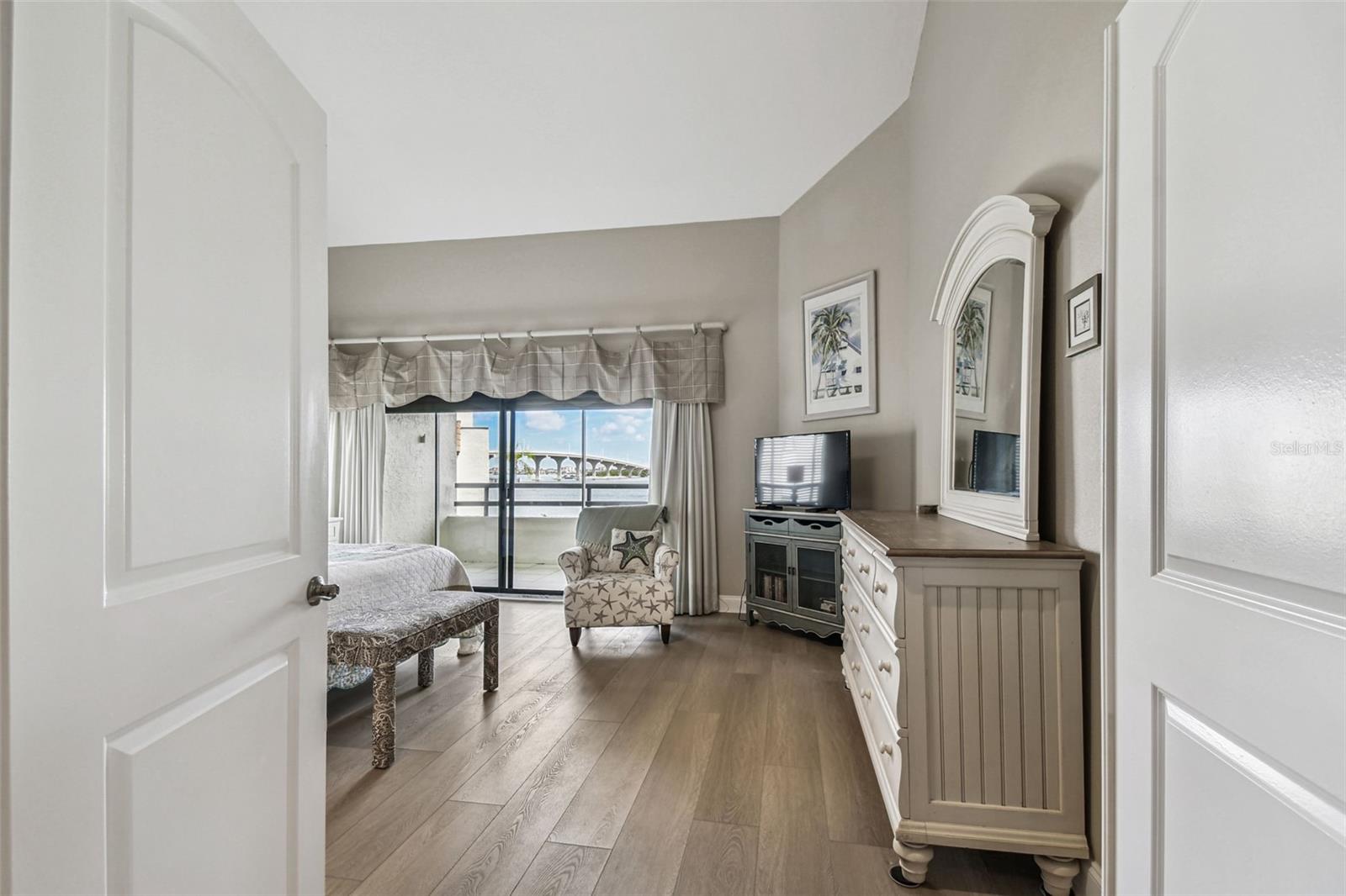 Image 19 of 49 For 127 1st Street E 103