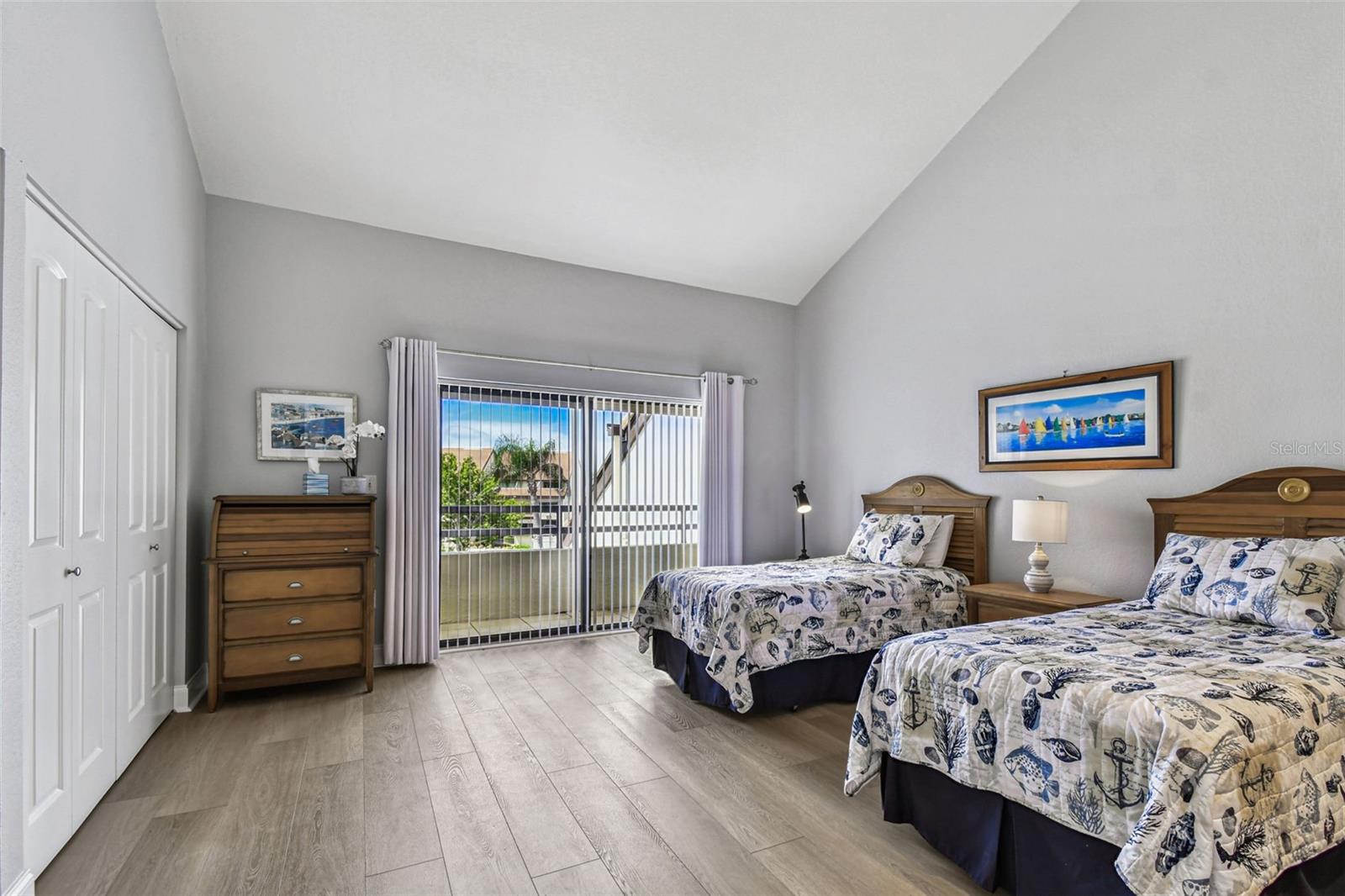 Image 23 of 49 For 127 1st Street E 103