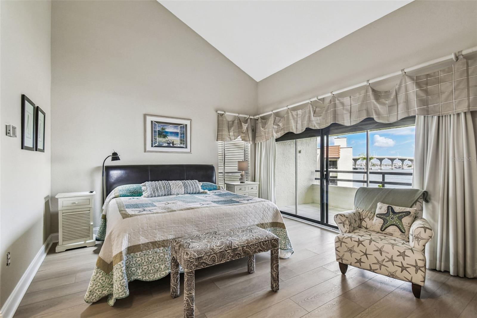 Image 6 of 49 For 127 1st Street E 103