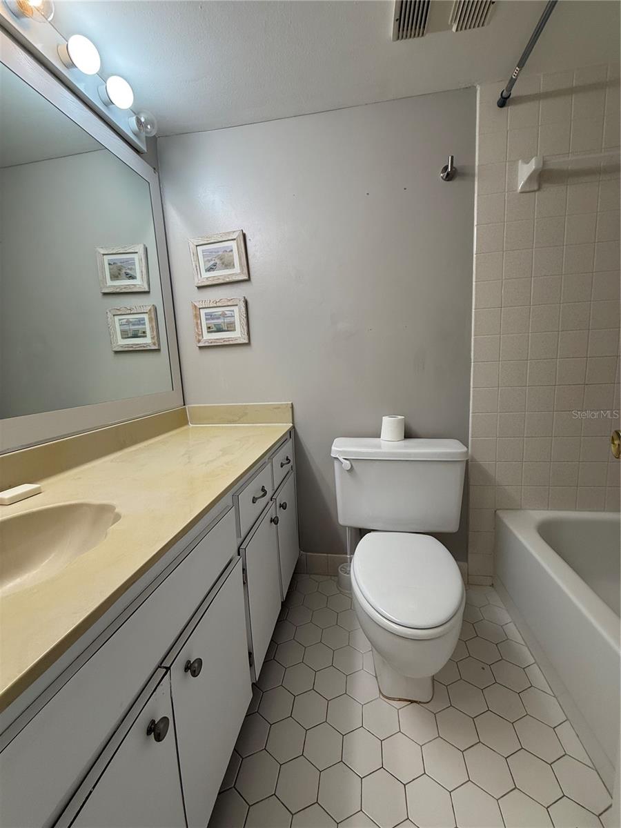 Image 12 of 15 For 2700 Cove Cay Drive 1-3e
