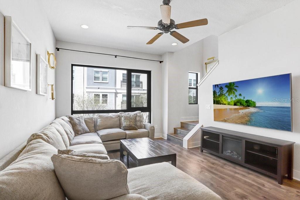 Image 11 of 25 For 2511 Grady Avenue 85