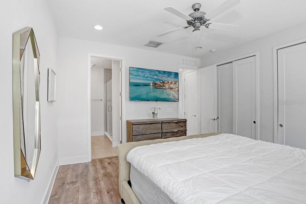 Image 15 of 25 For 2511 Grady Avenue 85