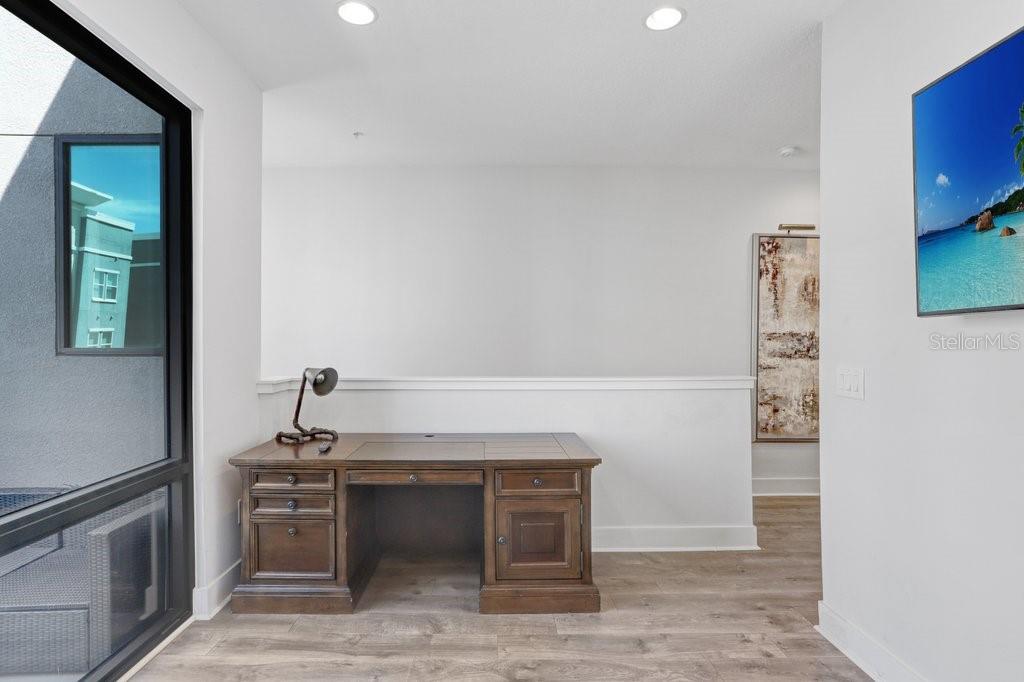 Image 17 of 25 For 2511 Grady Avenue 85