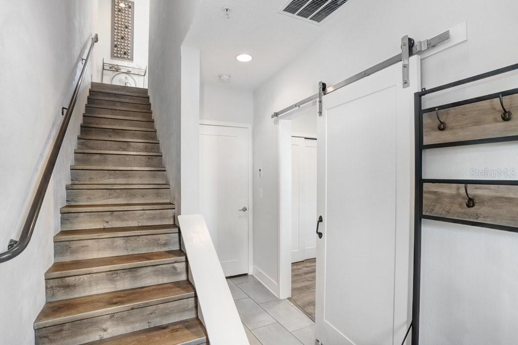 Image 3 of 25 For 2511 Grady Avenue 85