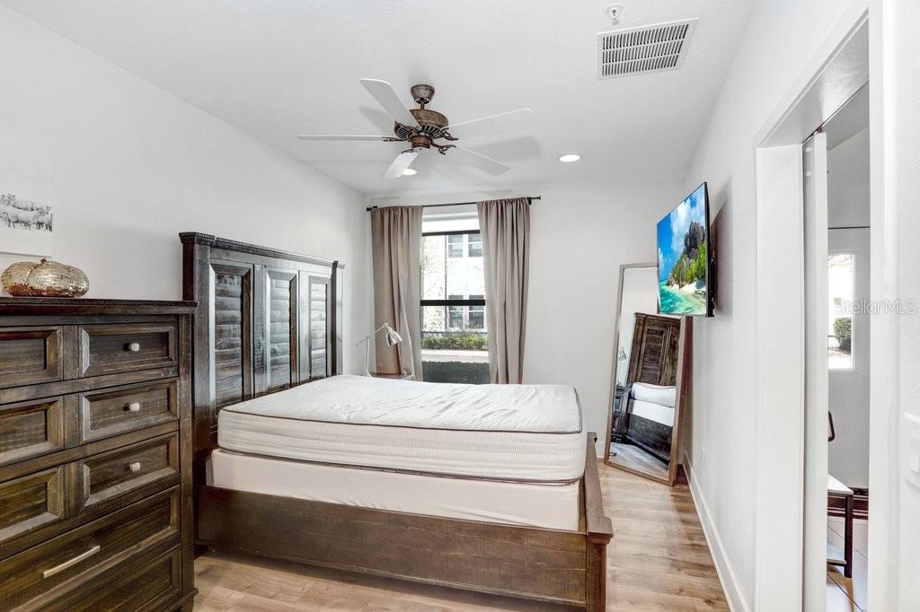 Image 4 of 25 For 2511 Grady Avenue 85