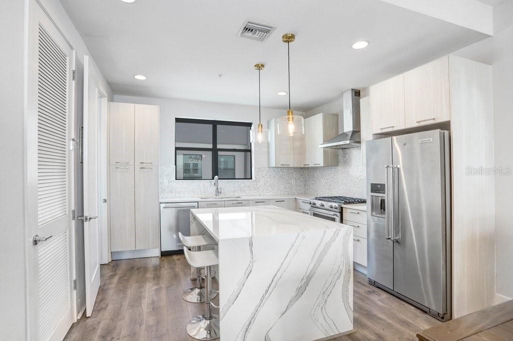 Image 6 of 25 For 2511 Grady Avenue 85