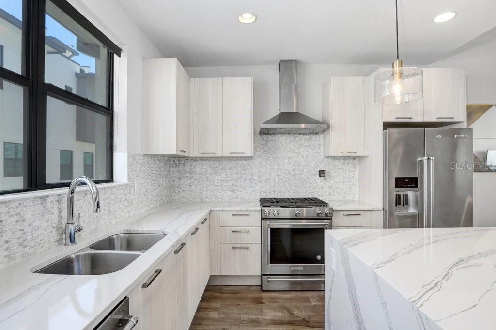 Image 7 of 25 For 2511 Grady Avenue 85